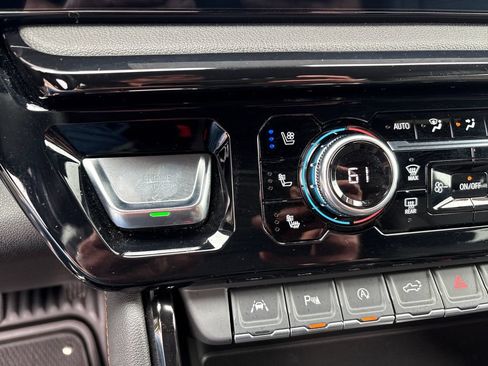 Certified 2025 GMC Sierra 1500 AT4 w/ AT4 Premium Package AWD/4WD image 33