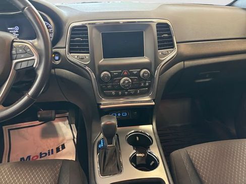 Used 2018 Jeep Grand Cherokee Laredo AWD/4WD image 12