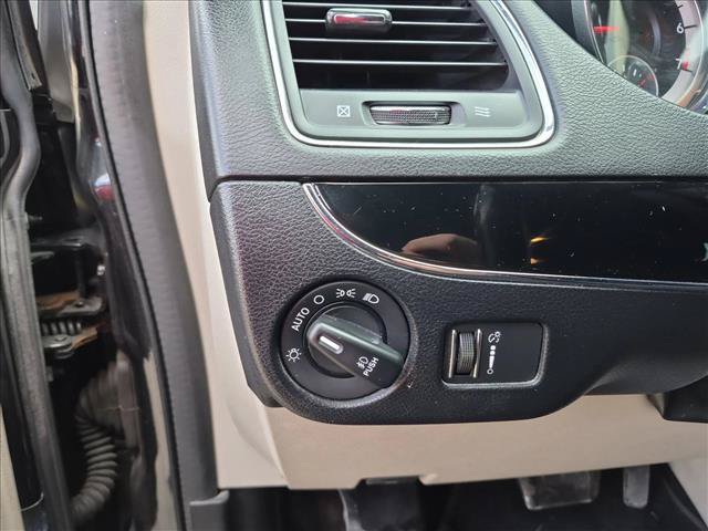 Used 2019 Dodge Grand Caravan SXT FWD image 13