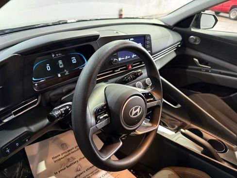 New 2025 Hyundai Elantra SE image 25