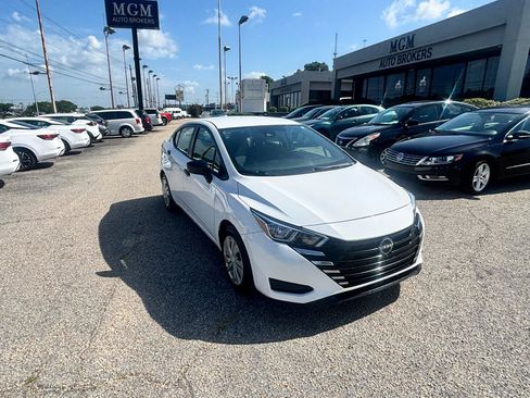 Used 2023 Nissan Versa S FWD image 29