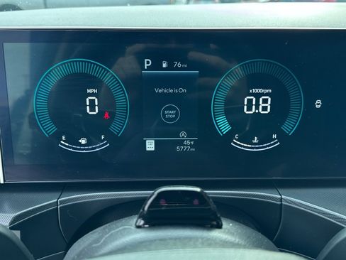 Used 2025 Hyundai Santa Fe SEL image 4