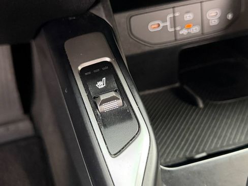 Used 2024 Kia Sorento S FWD image 19