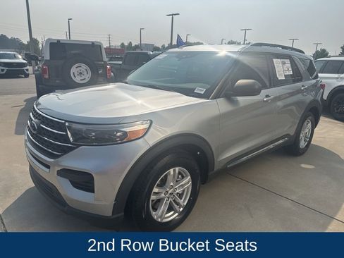 Certified 2022 Ford Explorer XLT RWD image 3