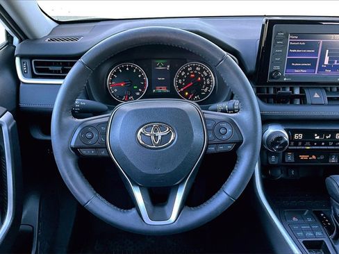 Used 2022 Toyota RAV4 XLE image 5