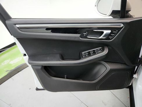 Used 2017 Porsche Macan Base w/ Driver Memory Package image 22