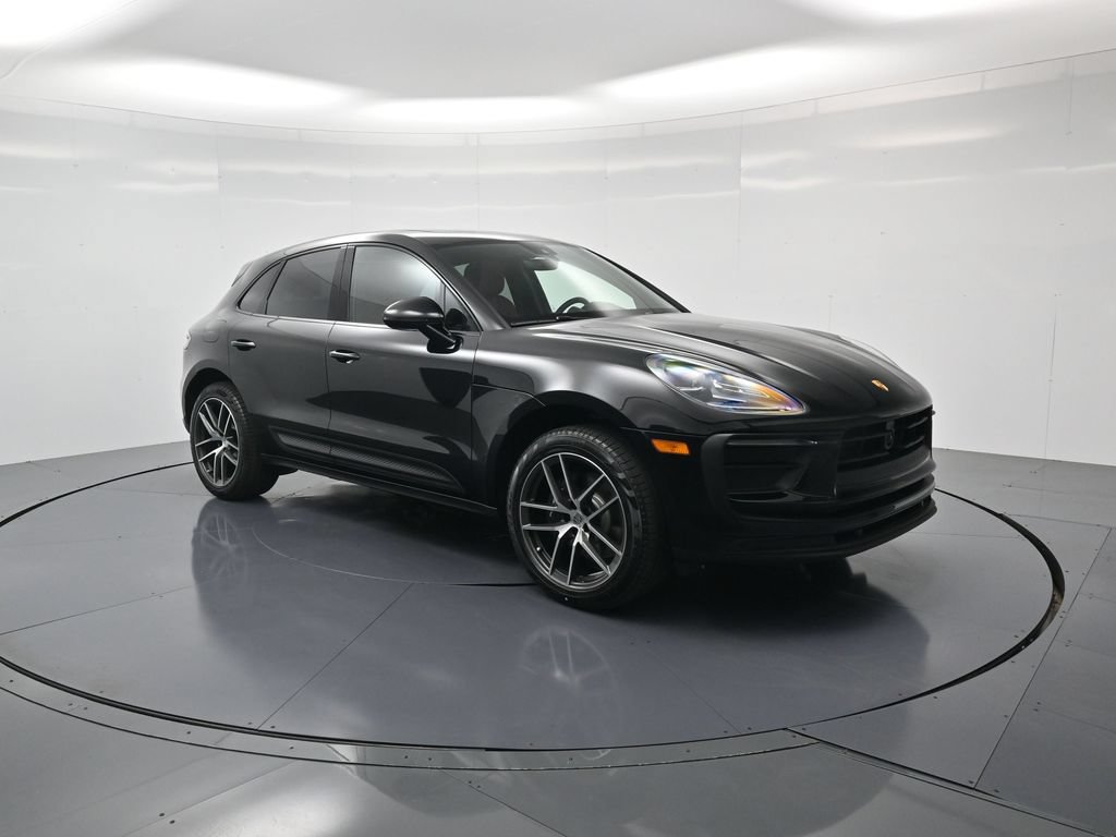 Certified 2026 Porsche Macan AWD/4WD image 32
