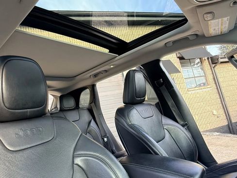 Used 2020 Jeep Cherokee Limited AWD/4WD image 28