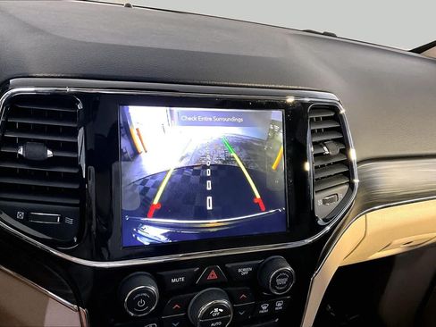 Used 2020 Jeep Grand Cherokee Limited AWD/4WD image 29