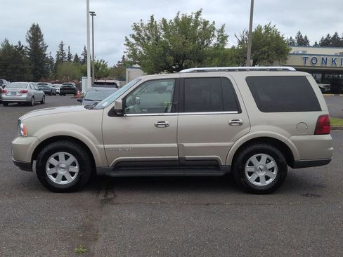 Used 2004 Lincoln Navigator Luxury AWD/4WD image 2