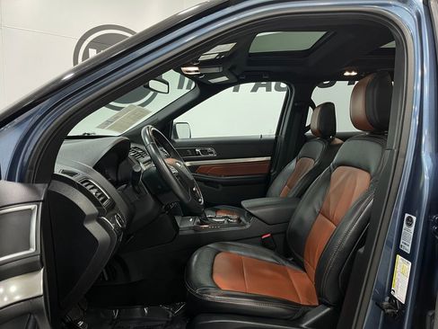 Used 2019 Ford Explorer XLT w/ Equipment Group 202A image 13