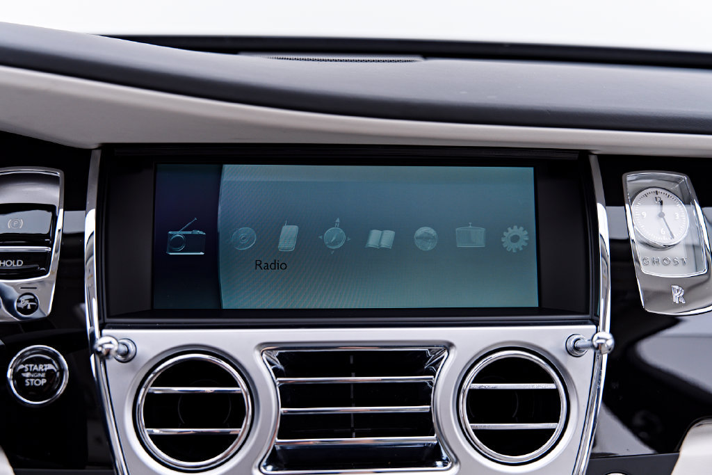 Used 2016 Rolls-Royce Ghost RWD image 87