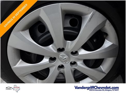 Used 2025 Toyota Corolla LE FWD image 9