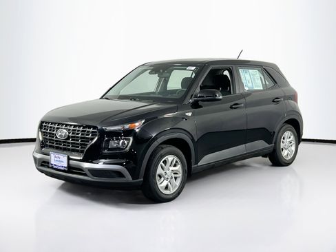 Used 2023 Hyundai Venue SE image 1