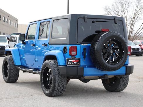 Used 2016 Jeep Wrangler Unlimited Sahara w/ Connectivity Group image 11