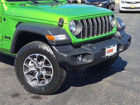 Used 2025 Jeep Wrangler Unlimited Sport AWD/4WD image 2