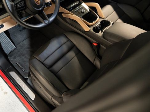 Certified 2024 Porsche Cayenne AWD/4WD image 14
