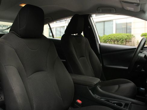 Used 2019 Toyota Prius LE w/ Carpet Mat Package FWD image 27