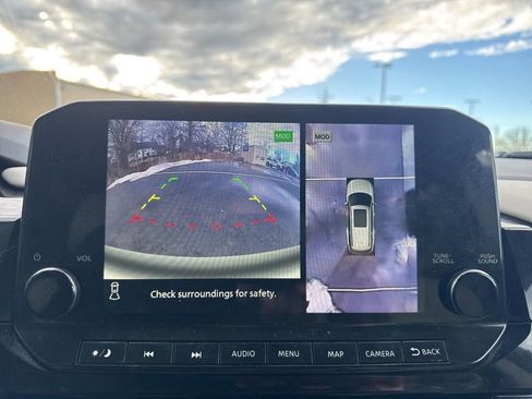 Used 2022 Nissan Pathfinder SL image 10