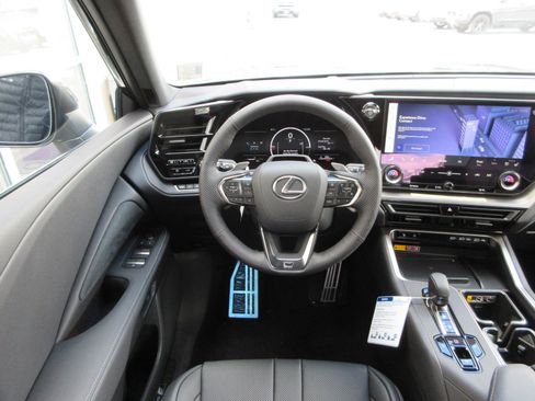 New 2026 Lexus TX 500h AWD image 36