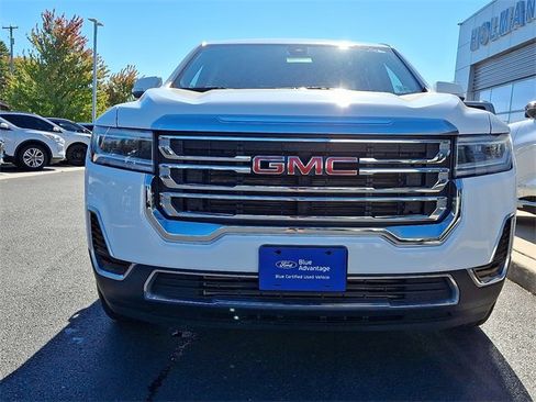 Used 2023 GMC Acadia SLE image 3