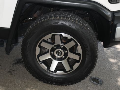 Used 2013 Toyota FJ Cruiser 4WD w/ Convenience Pkg image 24