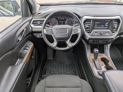 Used 2018 GMC Acadia SLE image 25