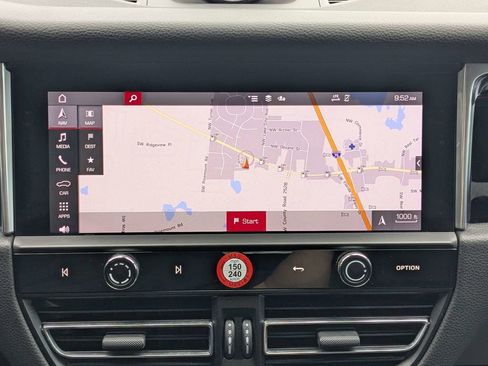 Used 2023 Porsche Macan Base image 30