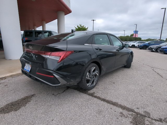 Used 2025 Hyundai Elantra SEL FWD image 30