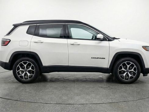 Used 2025 Jeep Compass Limited image 8