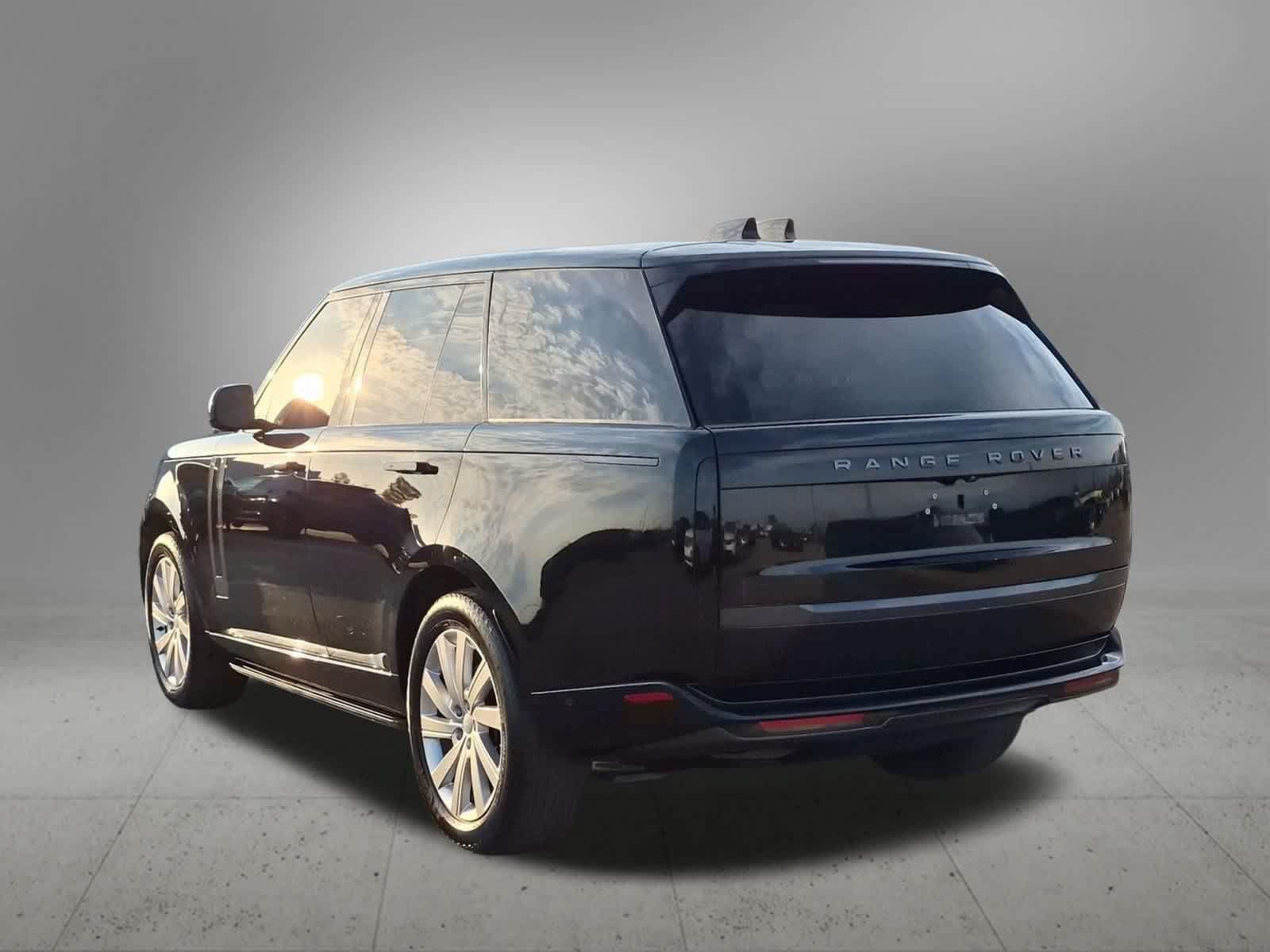 Used 2023 Land Rover Range Rover SE AWD/4WD image 4