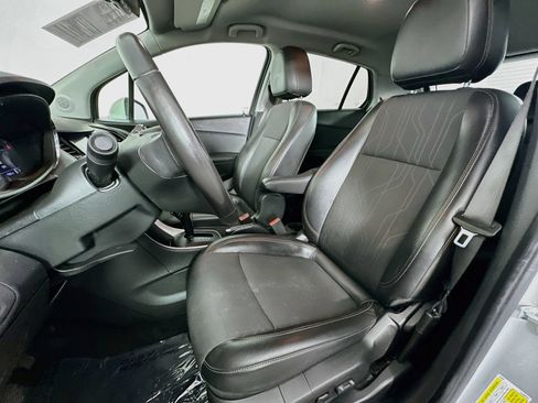 Used 2020 Chevrolet Trax LT w/ LT Convenience Package AWD/4WD image 20