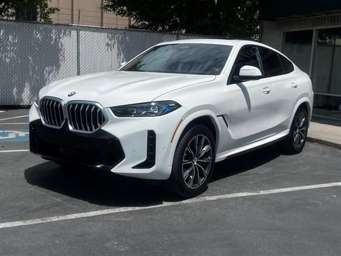 Used 2026 BMW X6 xDrive40i w/ Climate Comfort Package AWD/4WD image 3