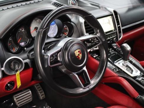 Used 2015 Porsche Cayenne S image 12