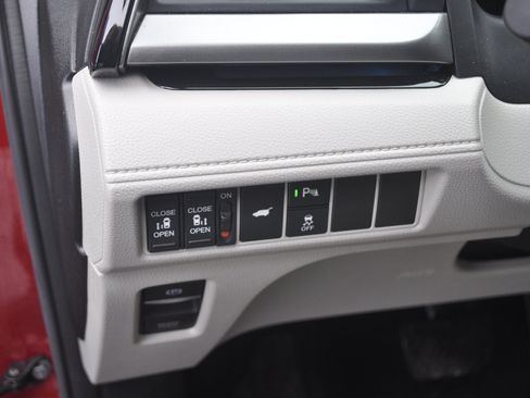 Certified 2025 Honda Odyssey Touring image 19