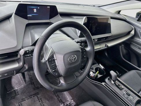 Certified 2025 Toyota Prius LE FWD image 10