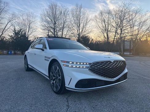 Used 2025 Genesis G90 3.5T image 2