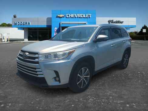 Used 2019 Toyota Highlander XLE FWD image 1
