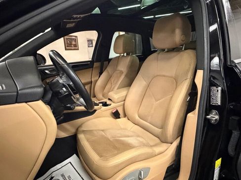 Used 2018 Porsche Macan image 16