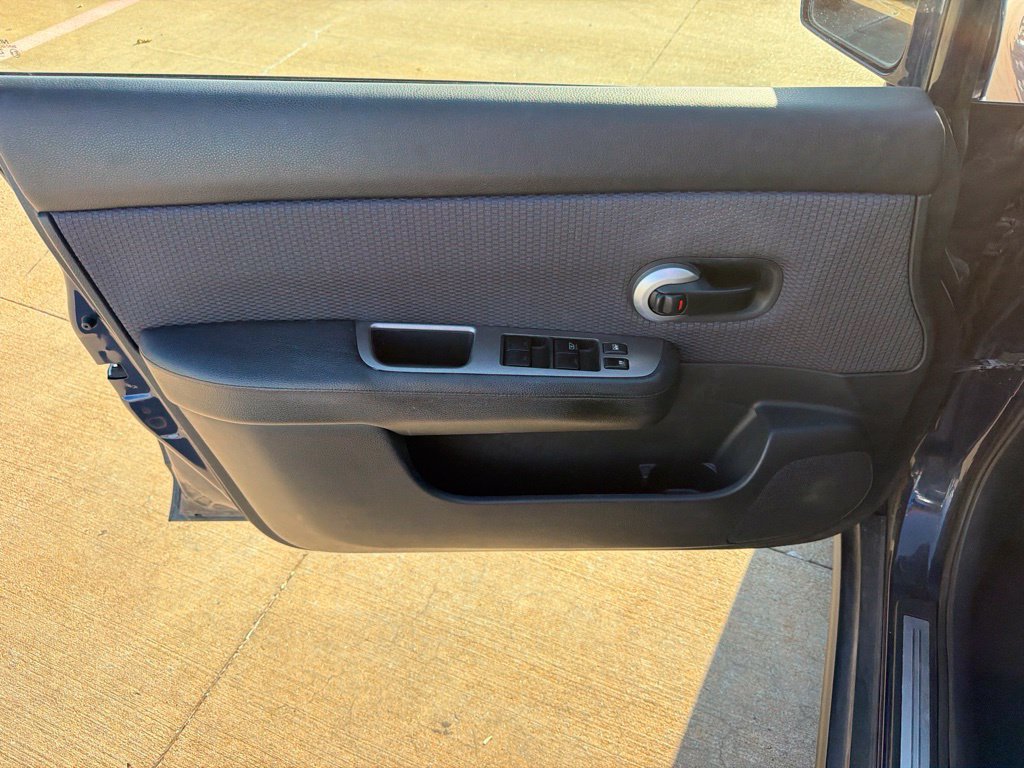 Used 2008 Nissan Versa Hatchback w/ Convenience Pkg FWD image 13