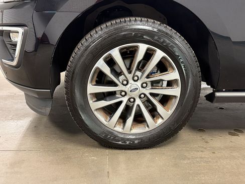 Used 2018 Ford Expedition Max Limited RWD image 12