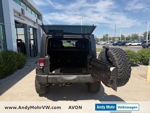 Used 2017 Jeep Wrangler Unlimited Rubicon w/ Connectivity Group AWD/4WD image 11