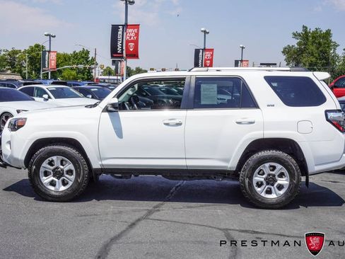 Used 2023 Toyota 4Runner SR5 AWD/4WD image 9