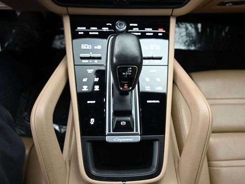 Used 2021 Porsche Cayenne AWD/4WD image 13