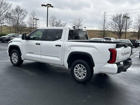 Used 2022 Toyota Tundra SR5 w/ SR5 Convenience Package AWD/4WD image 6