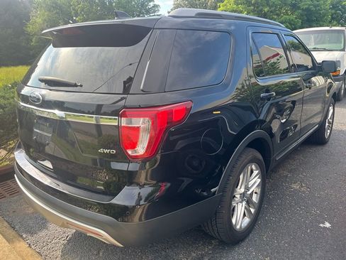 Used 2017 Ford Explorer XLT w/ Equipment Group 202A AWD/4WD image 3