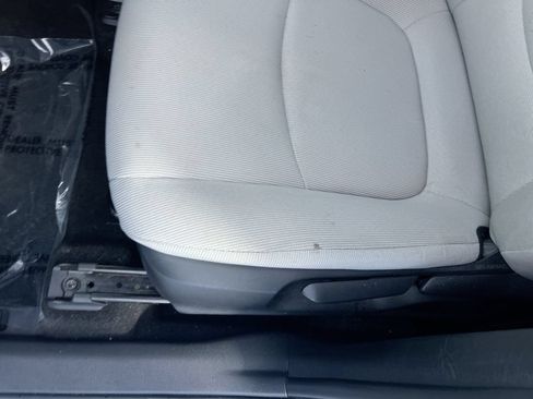 Used 2023 Toyota Corolla Cross L FWD image 9