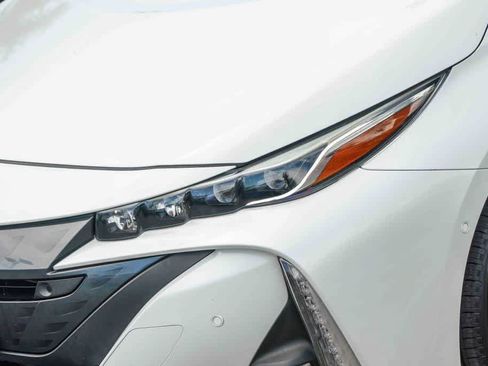 Used 2021 Toyota Prius Prime Limited w/ Carpet Mat Package (TMS) FWD image 8