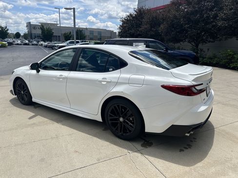 Used 2026 Toyota Camry SE FWD image 8