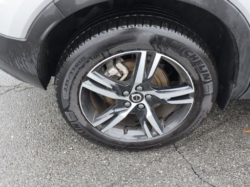 Used 2025 Volvo XC40 B5 Core image 38